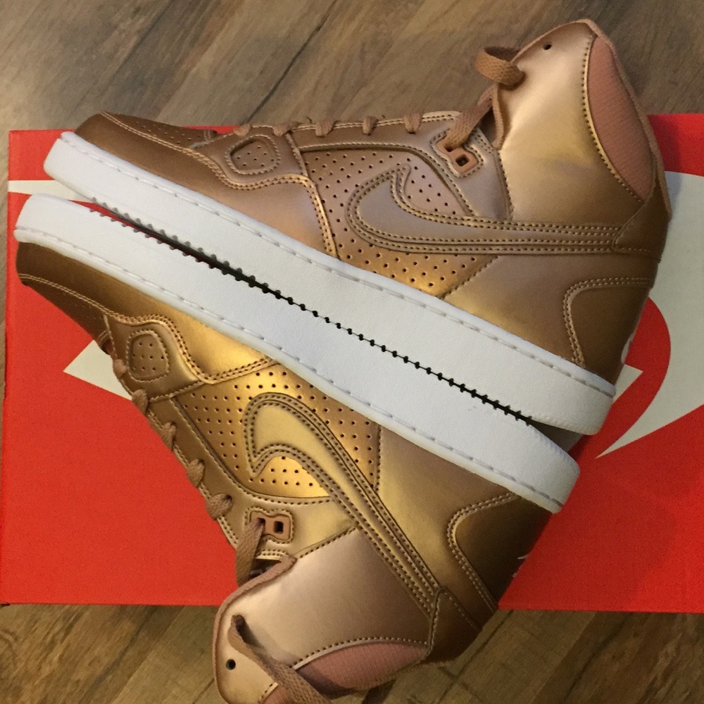 Brand NEW! WMNS SON OF FORCE MID